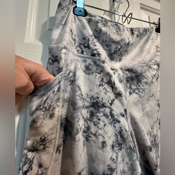 Women’s SO leggings - gray (light and dark) & white - size XL - thigh pockets - Picture 9 of 11